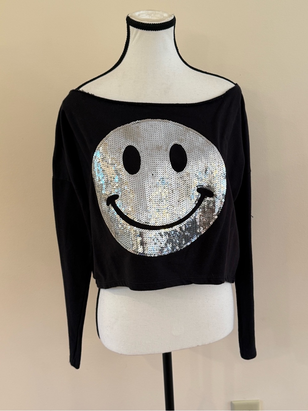 Black Sequin Smiley Long-Sleeve Crop Top M/Large